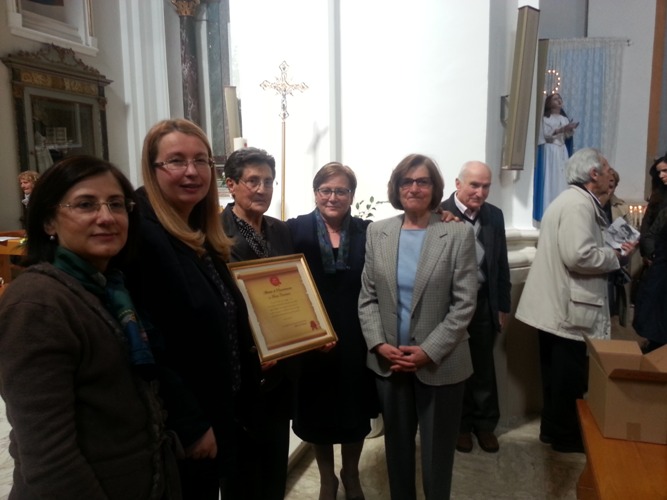 Le “Donne Vestine” premiano la “mamma coraggio” Maria Cacciatore