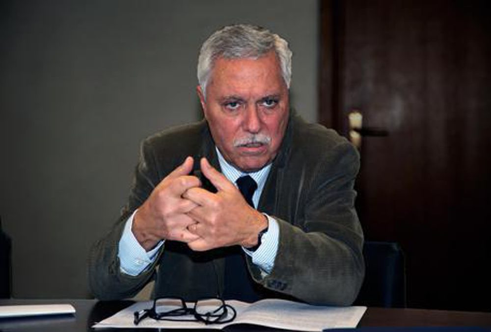 SANTO MASSIMO, UNA MEZZA GRAZIA PER IL SAN MASSIMO Rinviato sine die il declassamento