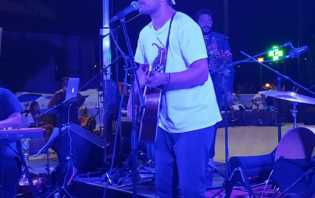 Nicola “Setak” Pomponi a Pianella” Il cantautore che in-canta in dialetto coinvolgendo le nuove generazioni”
