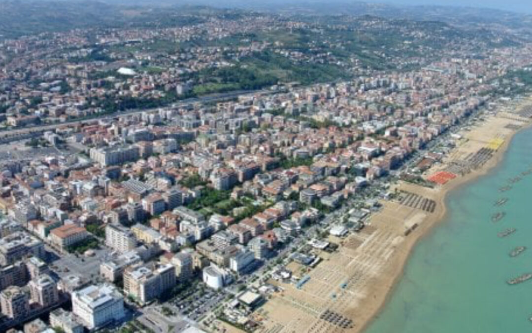 PESCARA: DI BLU, DIPINTA DI BLU È LA BANDIERA DEL MARE  Grande soddisfazione per un traguardo storico